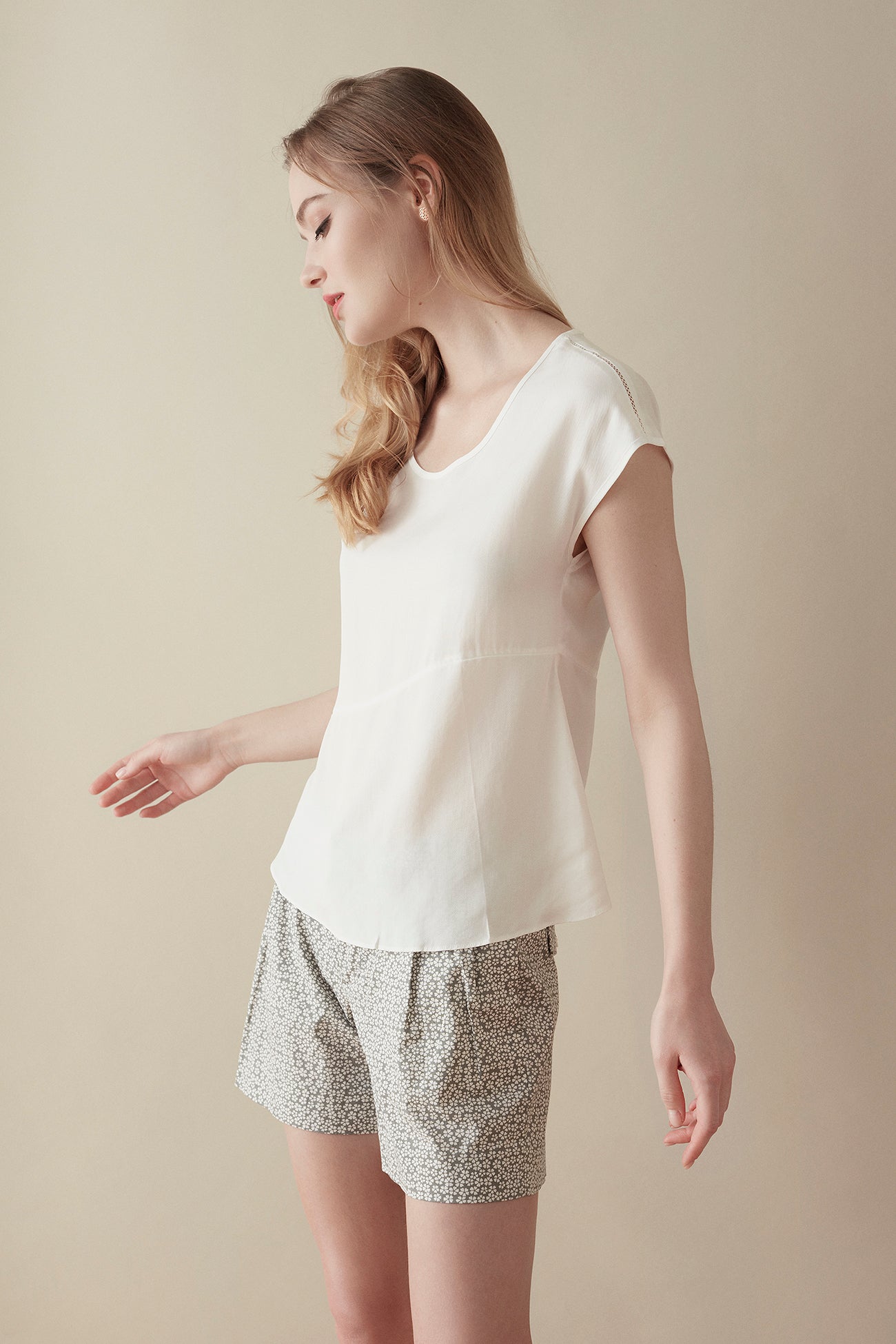 Carefree Short - Grey Daisy