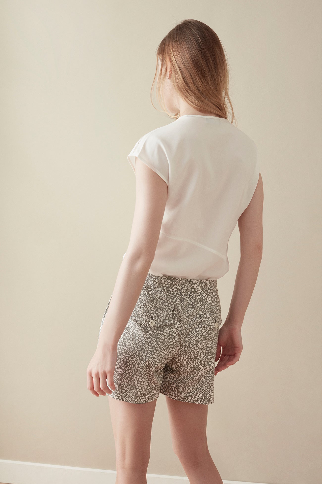 Carefree Short - Grey Daisy
